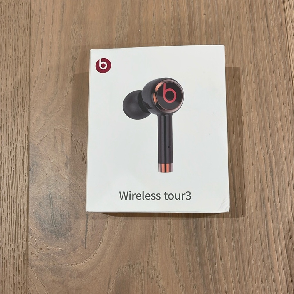 Beats Wireless Tour 3 headphones